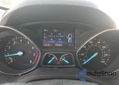 2017 Ford Escape Titanium z USA, uszkodzony, nr VIN 1FMCU9J98HUA58277